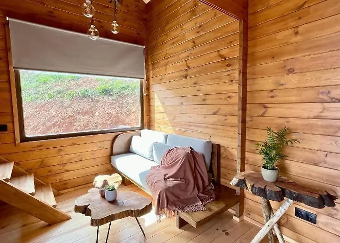 Mountain Eco Shelter 5 *