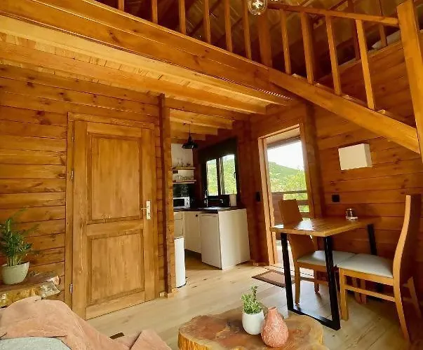 Οργανωμένο κάμπινγκ Mountain Eco Shelter 5 Φουνκάλ